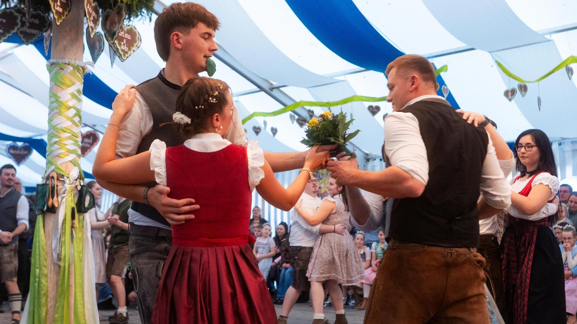 Auch am Sonntag habt ihr auf der Kirwa in Weiherhammer gefeiert. (Bild: Hannes Stock)