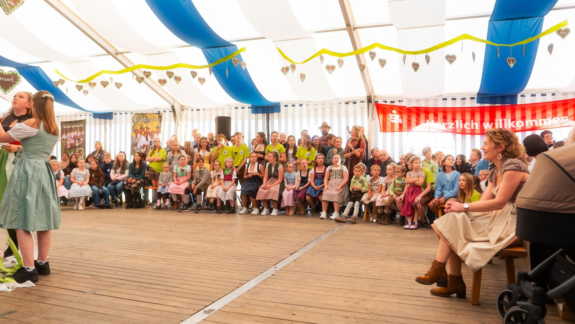 Auch am Sonntag habt ihr auf der Kirwa in Weiherhammer gefeiert. (Bild: Hannes Stock)