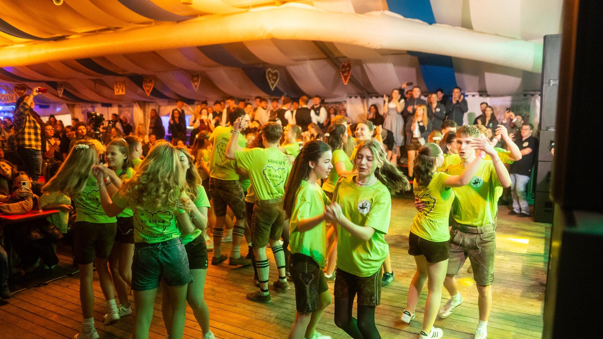 Alle Bilder vom Freitagabend auf der Kirwa in Weiherhammer. (Bild: Hannes Stock)