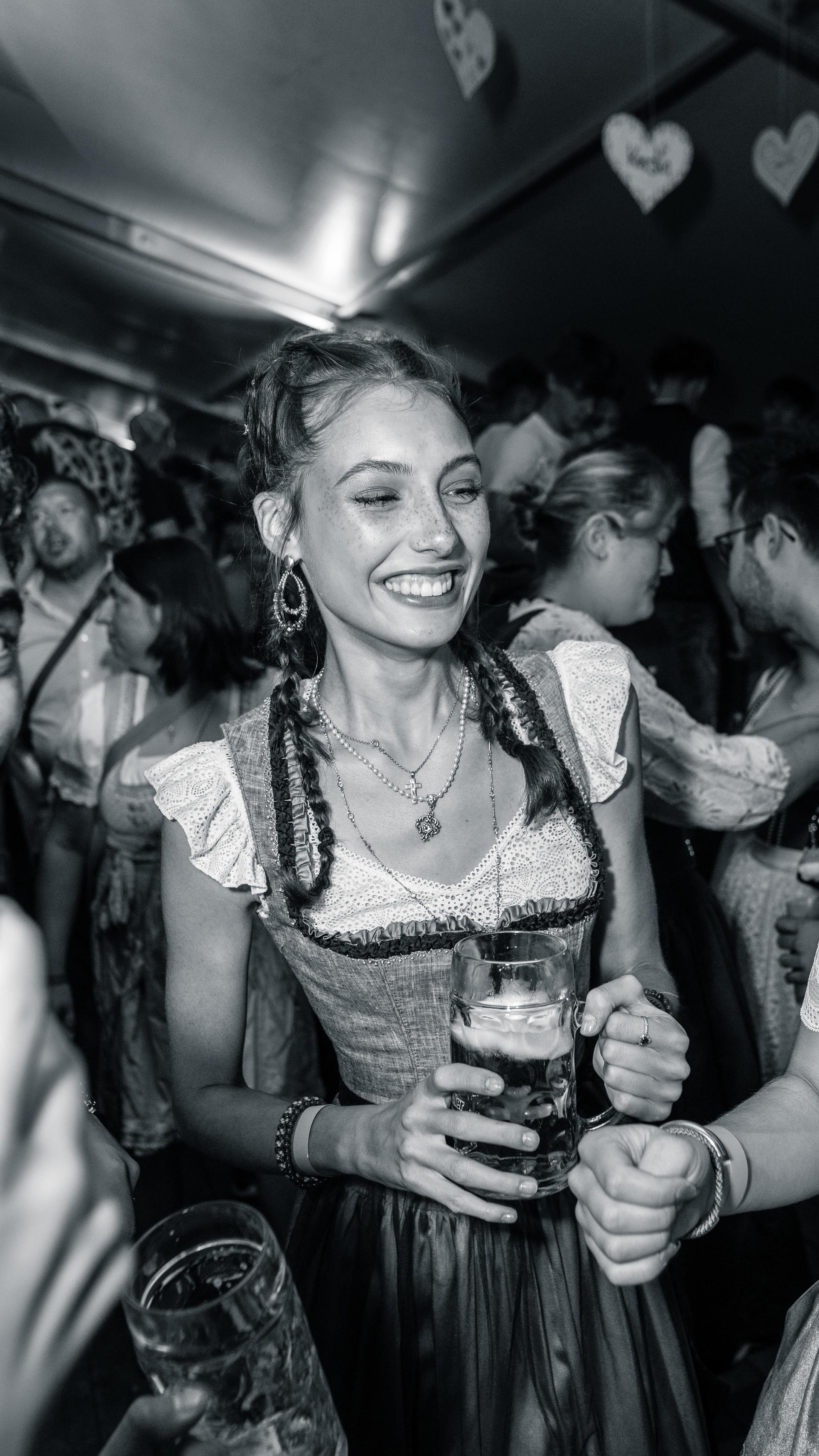 Gute Stimmung, volles Zelt und super Momentaufnahmen. (Bild: Hannes Stock)