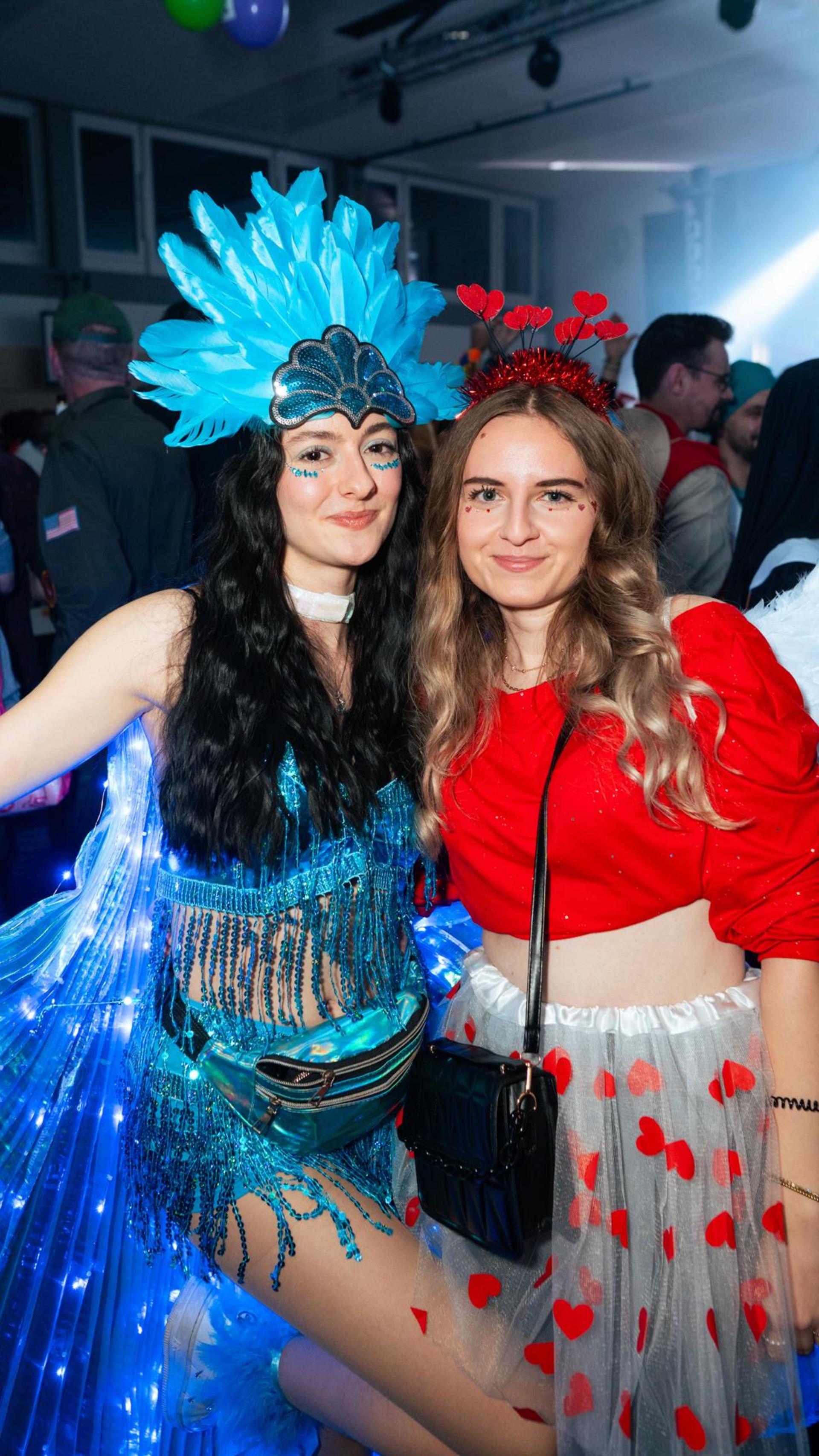 Am Sportlerball in Schirmitz gings mit Vollgas weiter im Faschingstreiben.  (Bild: Hannes Stock)