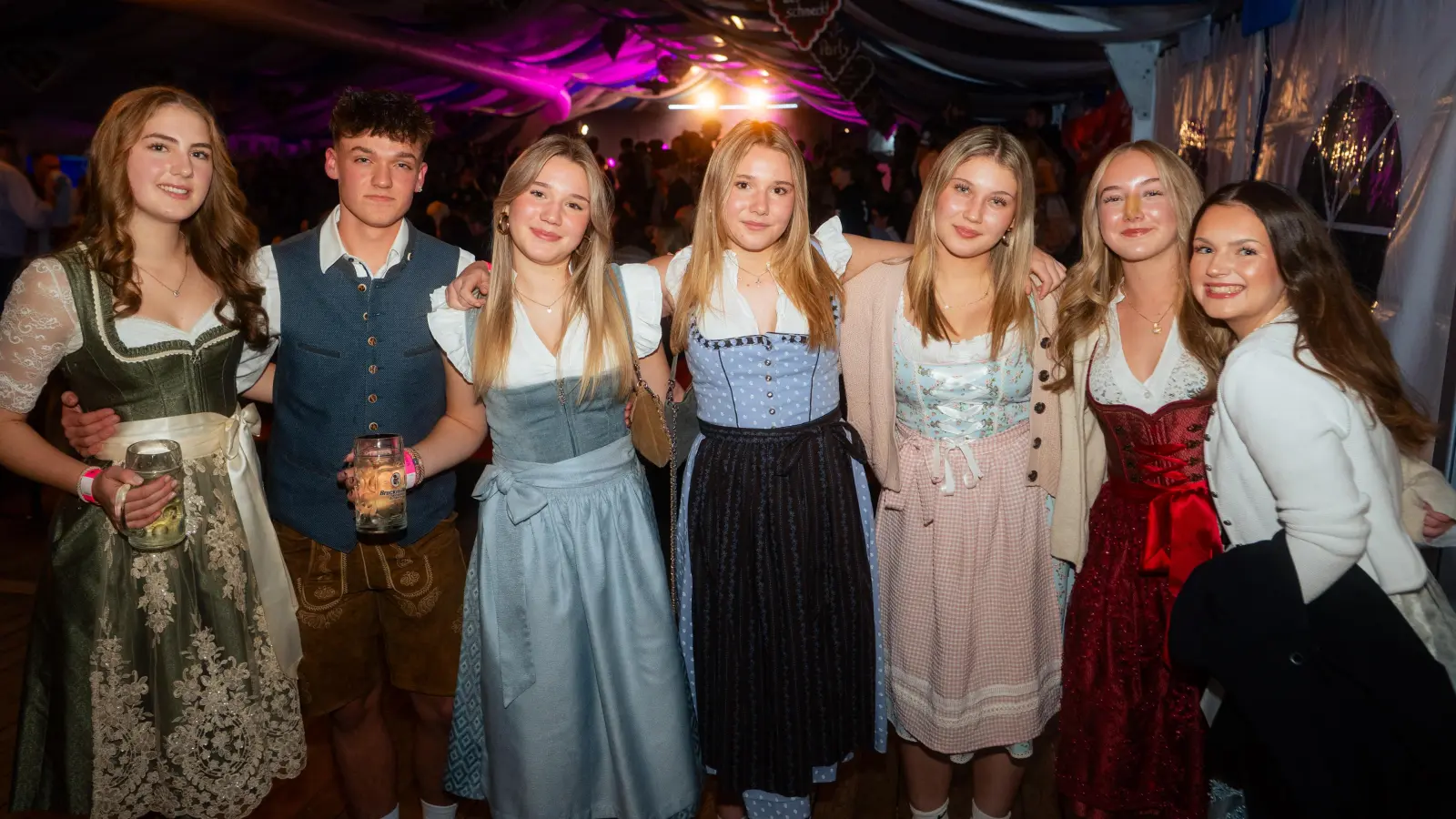 Alle Bilder vom Freitagabend auf der Kirwa in Weiherhammer. (Bild: Hannes Stock)