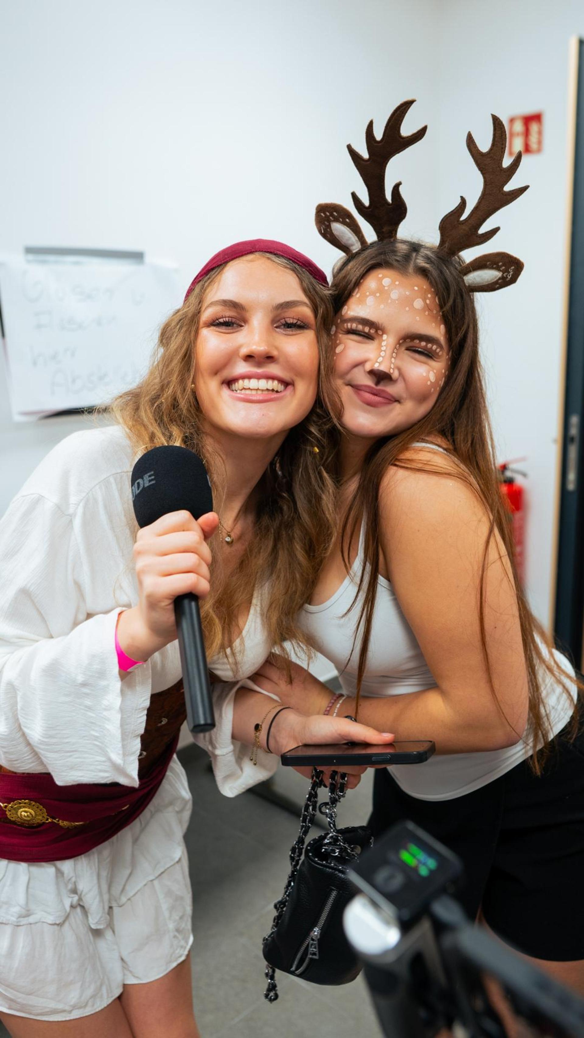 Am Sportlerball in Schirmitz gings mit Vollgas weiter im Faschingstreiben.  (Bild: Hannes Stock)