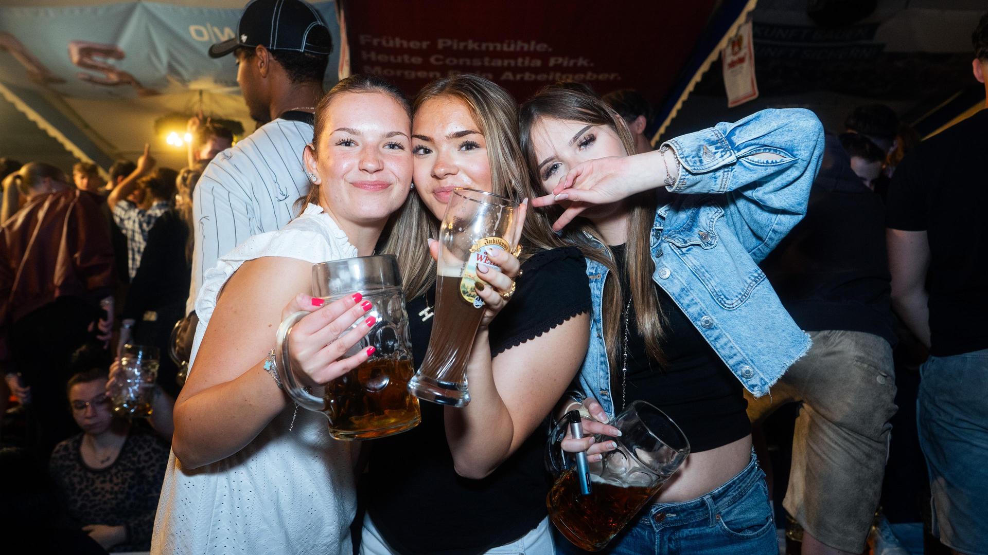 Die Bilder vom Freitag auf dem Weidener Volksfest 2025. (Bild: Hannes Stock)