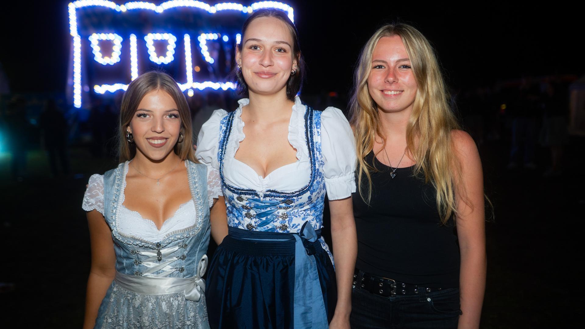 Die Quertreiber rocken am Samstagabend das Festzelt bei der Kirwa in Wernberg.  (Bild: Hannes Stock)