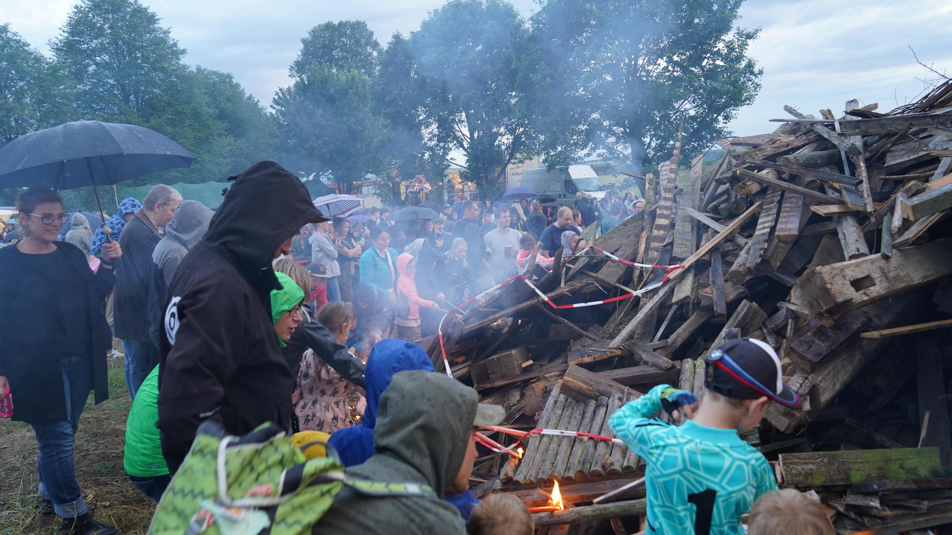 So war das Johannisfeuer in Störnstein. (Bild: mcl)