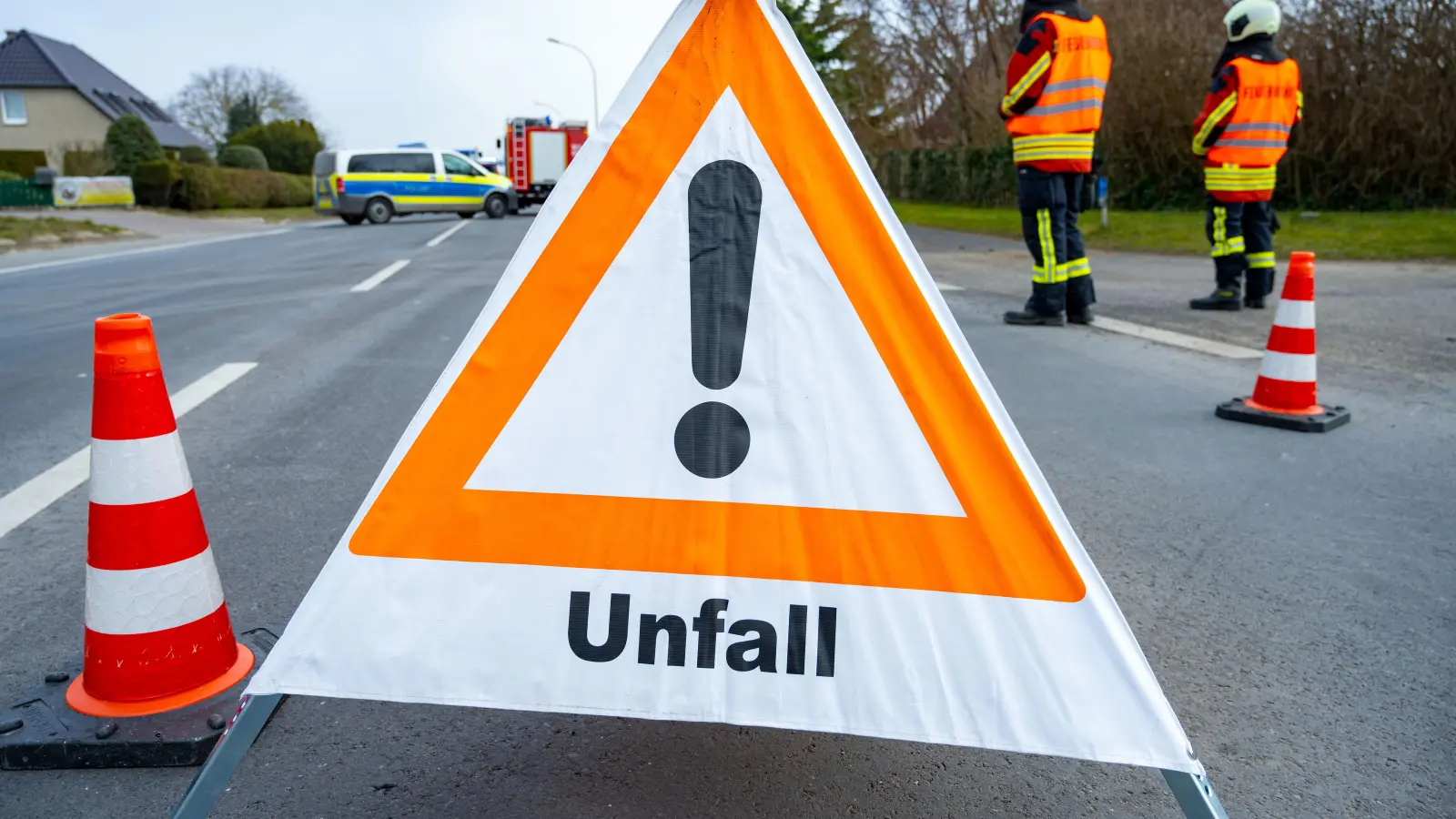 Eine 78-jährige E-Bikefahrerin wurde bei einem Unfall am Sportplatz Etzenricht schwer verletzt. (Symbolbild: Stefan Sauer/dpa)