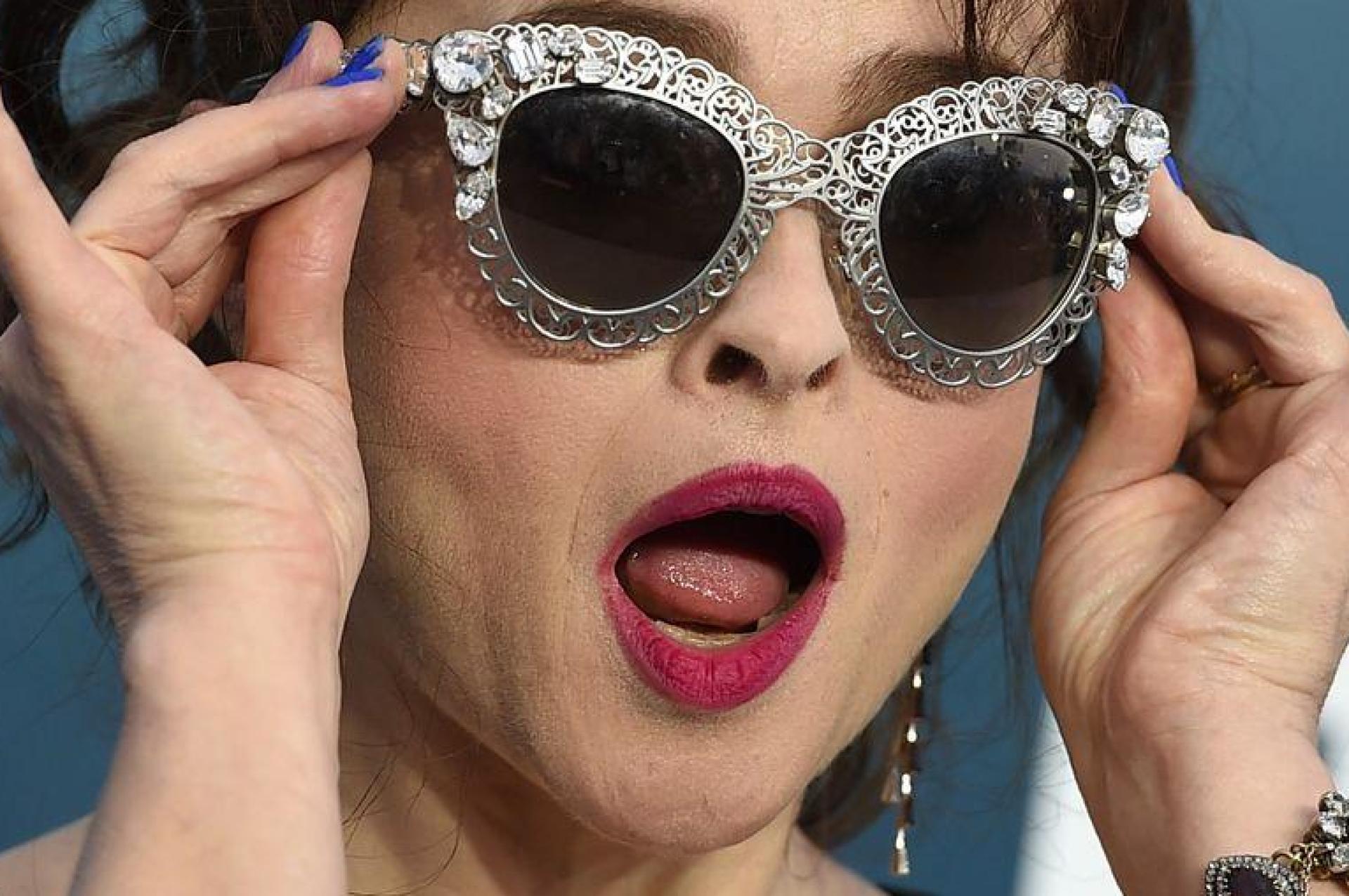 Helena Bonham Carter stößt zur Besetzung der Hit-Serie „The White Lotus“. (Archivbild)  (Bild: Jordan Strauss/Invision/AP/dpa)
