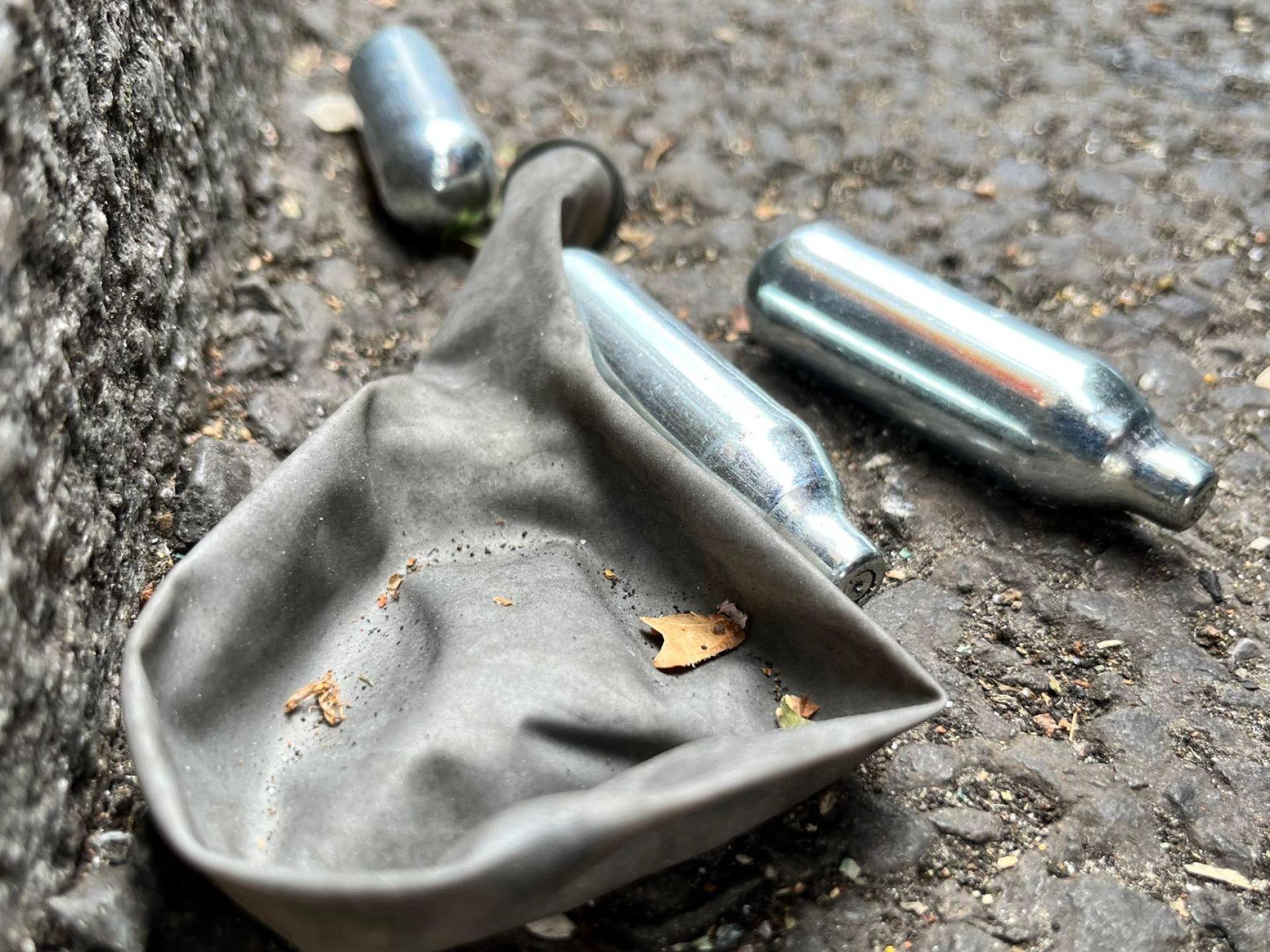 „Lachgas ist kein Spiel und keine harmlose Partydroge, sondern ein hohes Risiko für die Gesundheit“, sagt die Bundesgesundheitsministerin. (Symbolbild: Julia Kilian/dpa)