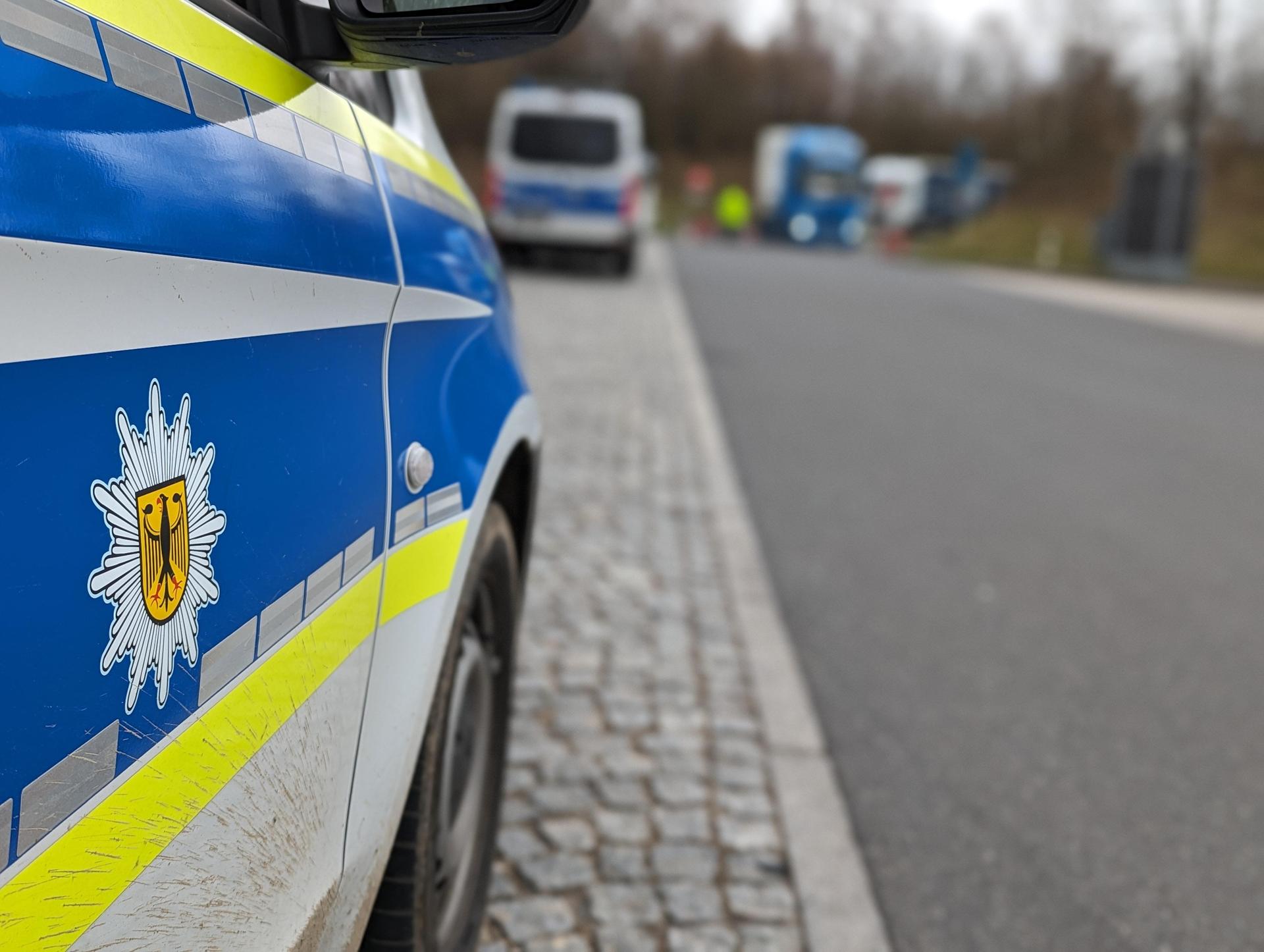 Bei Grenzkontrollen auf der A6 verweigerten Beamte der Bundespolizeiinspektion Waidhaus am Sonntagabend einem gambischen Staatsbürger die Einreise nach Deutschland und vollstreckten einen Haftbefehl.  (Symbolbild: Bundespolizei)