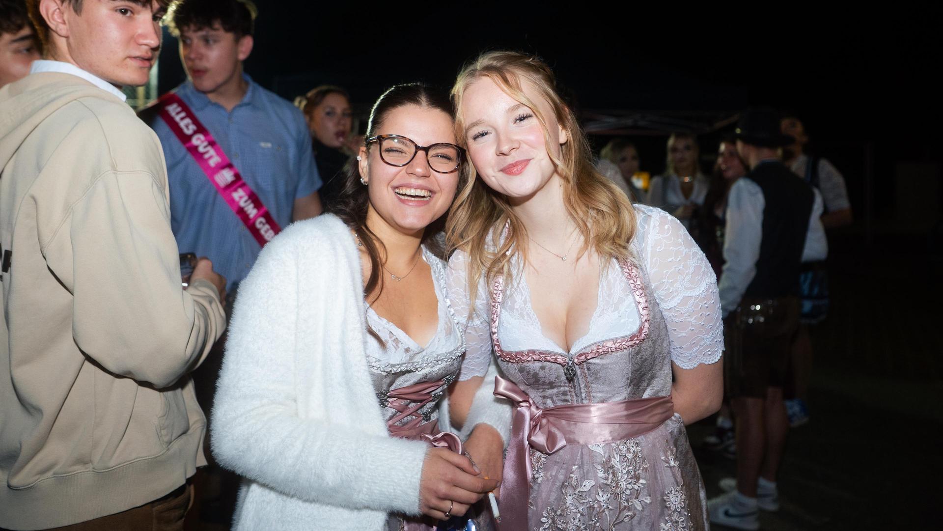 Beim Kirwa-Special der Etzenrichter Kirwa sorgte die Band „RUNDUMADUM” für Stimmung.  (Bild: Hannes Stock)