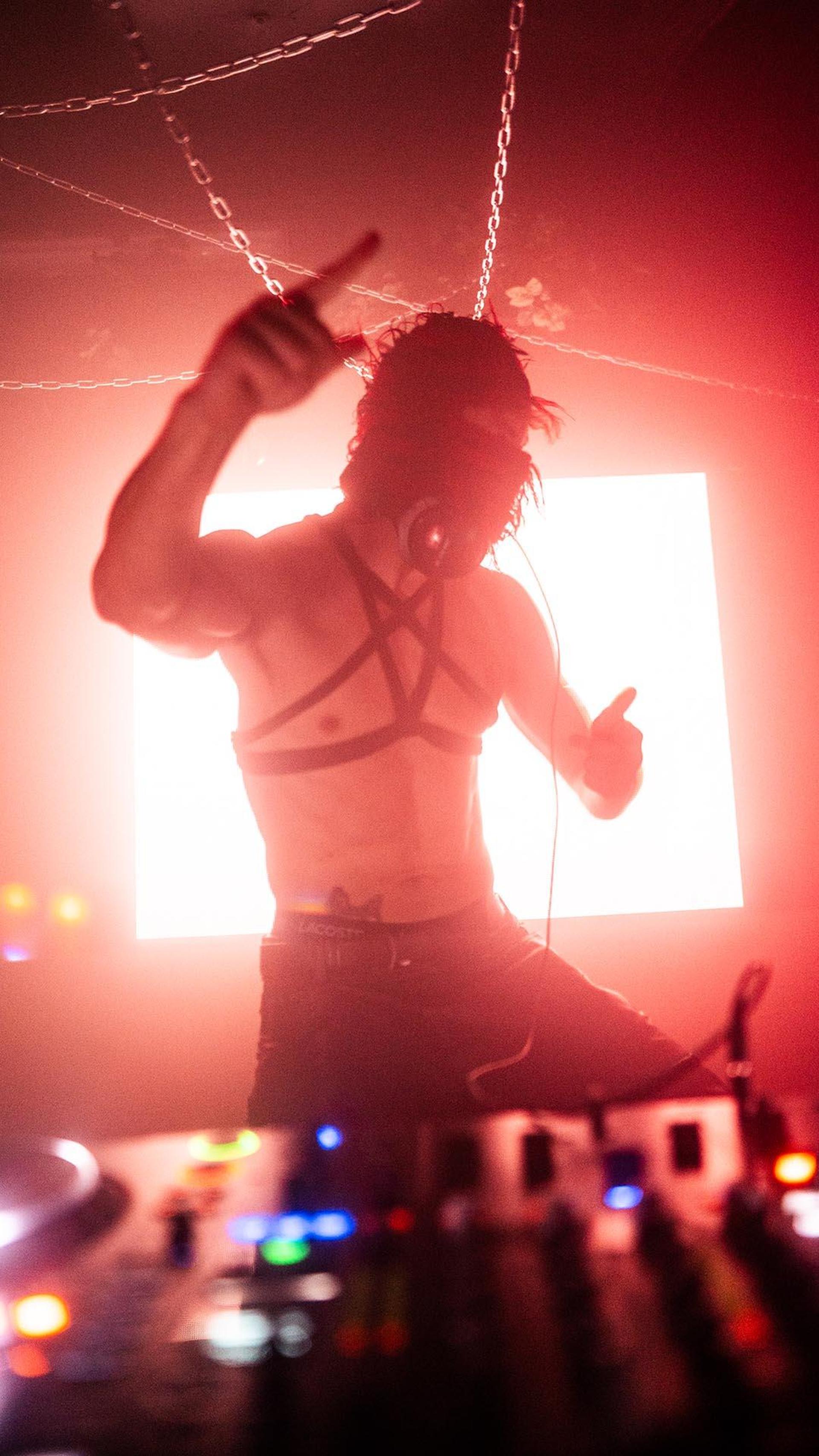 Fotograf Hannes Stock hat die Bilder der Nacht aus dem Paradox in Weiden mitgebracht. (Bild: Hannes Stock)