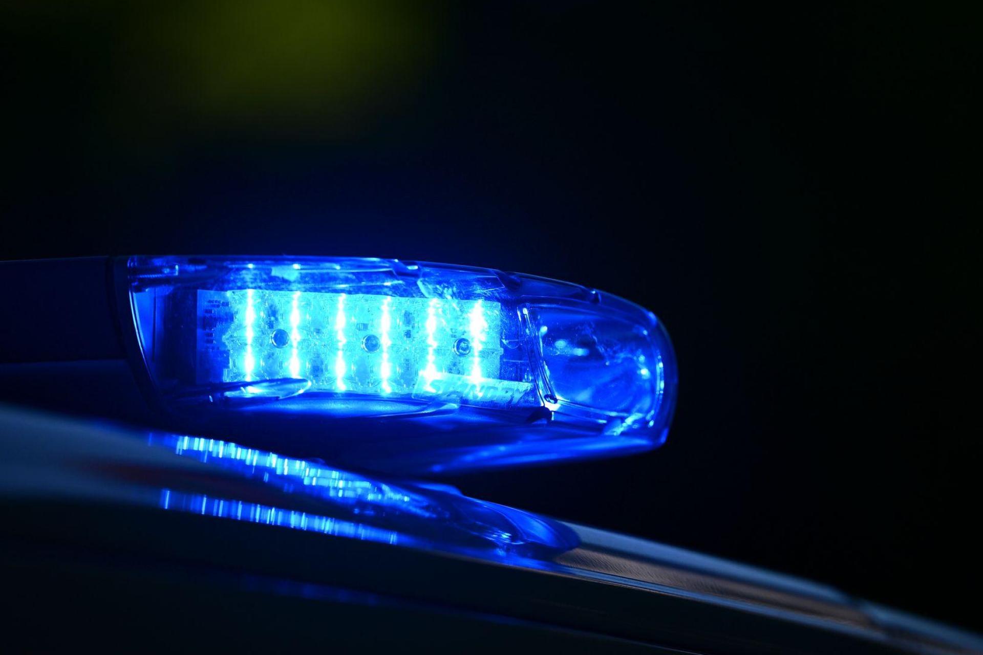 Ein Disco-Besucher wurde von einer Gruppe verprügelt und leicht verletzt (Symbolbild).  (Bild: Markus Lenhardt/dpa)