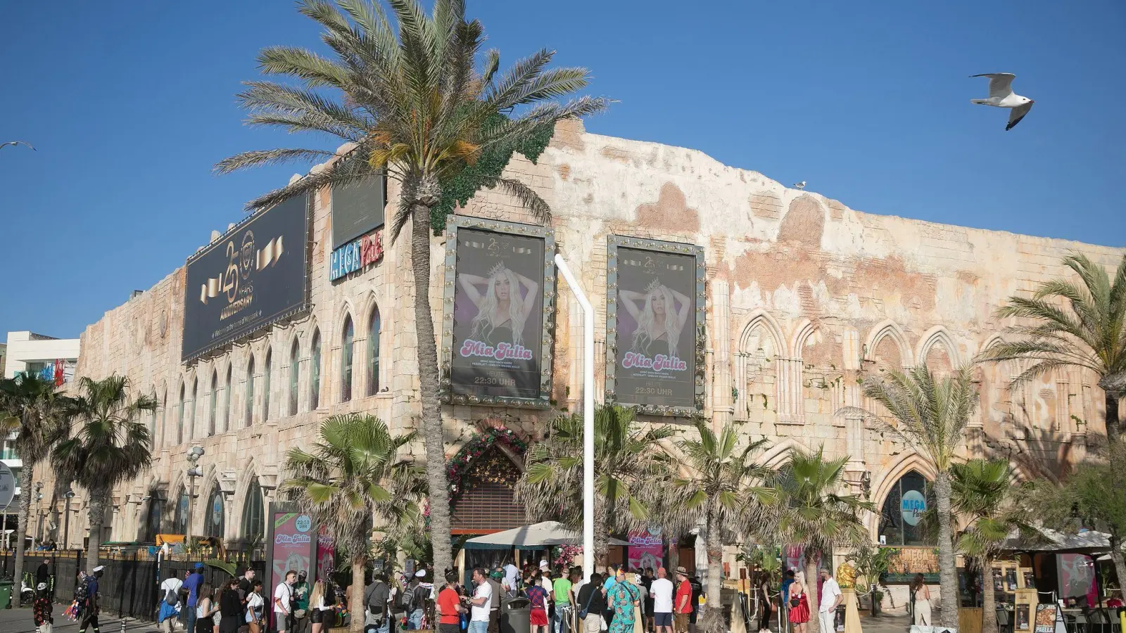 Der Megapark: gotische Kathedrale? Sauftempel. (Bild: Clara Margais/dpa)